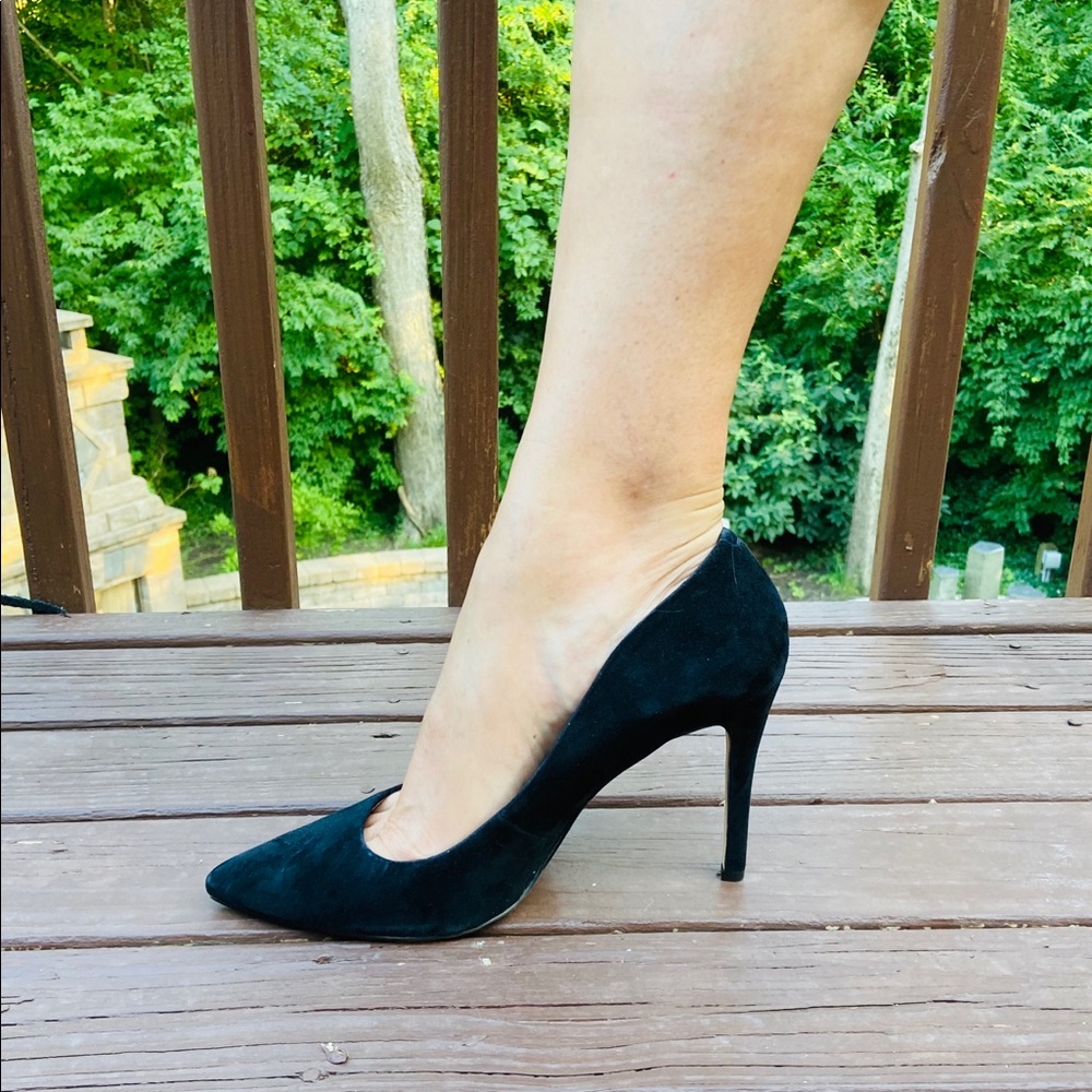 Saks Fifth Avenue Black Suede Pumps Size 10 4 inch
